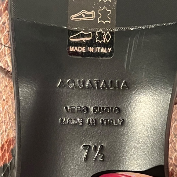 Stunning Aquatalia Snake Embossed Slip Ons - Picture 6 of 9